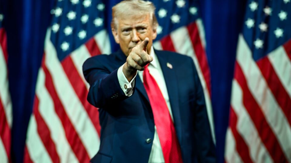 Трамп "думает над тем", чтобы направить в сторону Ирана вторую авианосную группу к USS Abraham Lincoln
