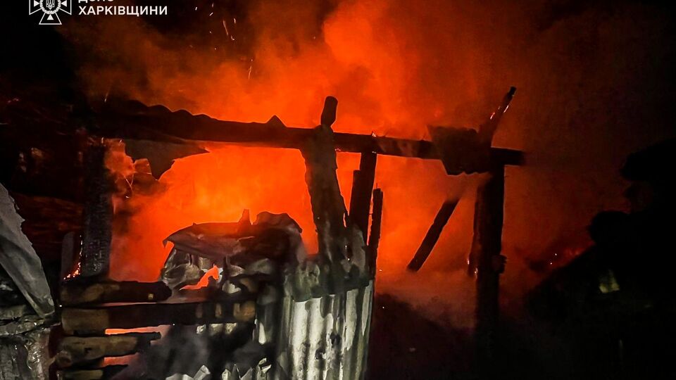 В результате попадания российского БПЛА на территорию частного домовладения в Богодухове возник пожар, рассказали в ОВА