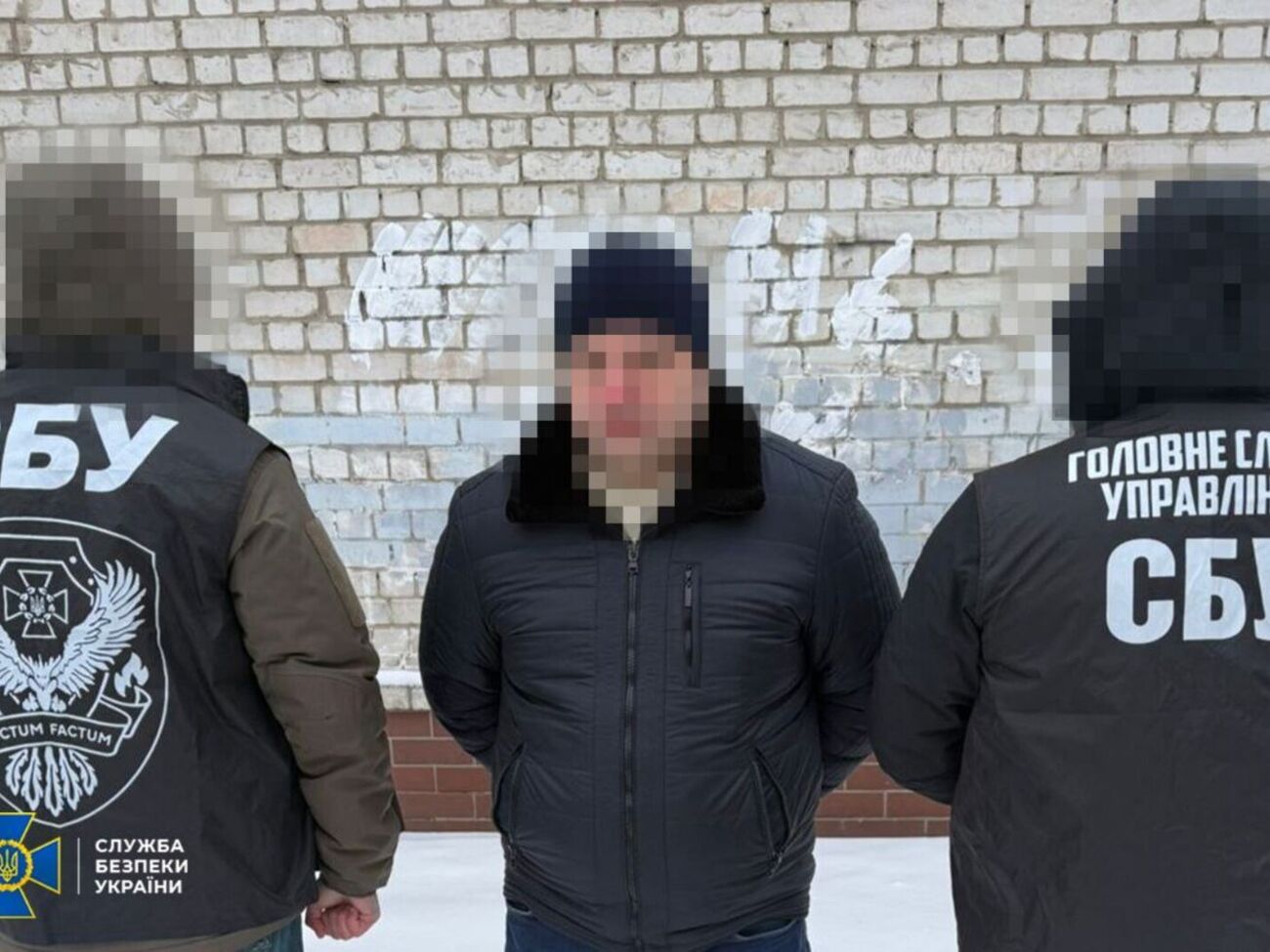 Під час обшуків у підозрюваного вилучили гроші й документи, які правоохоронці вважають доказами