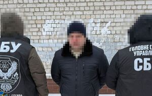Під час обшуків у підозрюваного вилучили гроші й документи, які правоохоронці вважають доказами
