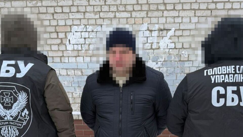Во время обысков у подозреваемого изъяли деньги и документы, которые правоохранители считают доказательствами