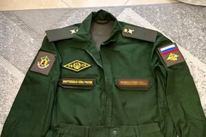 Під час обшуків у фігуранта виявили військовий формений одяг РФ і документи країни-агресора
