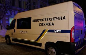 На месте происшествия сейчас работают следственно-оперативная группа, взрывотехники и другие службы