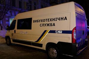 На місці події зараз працюють слідчо-оперативна група, вибухотехніки та інші служби