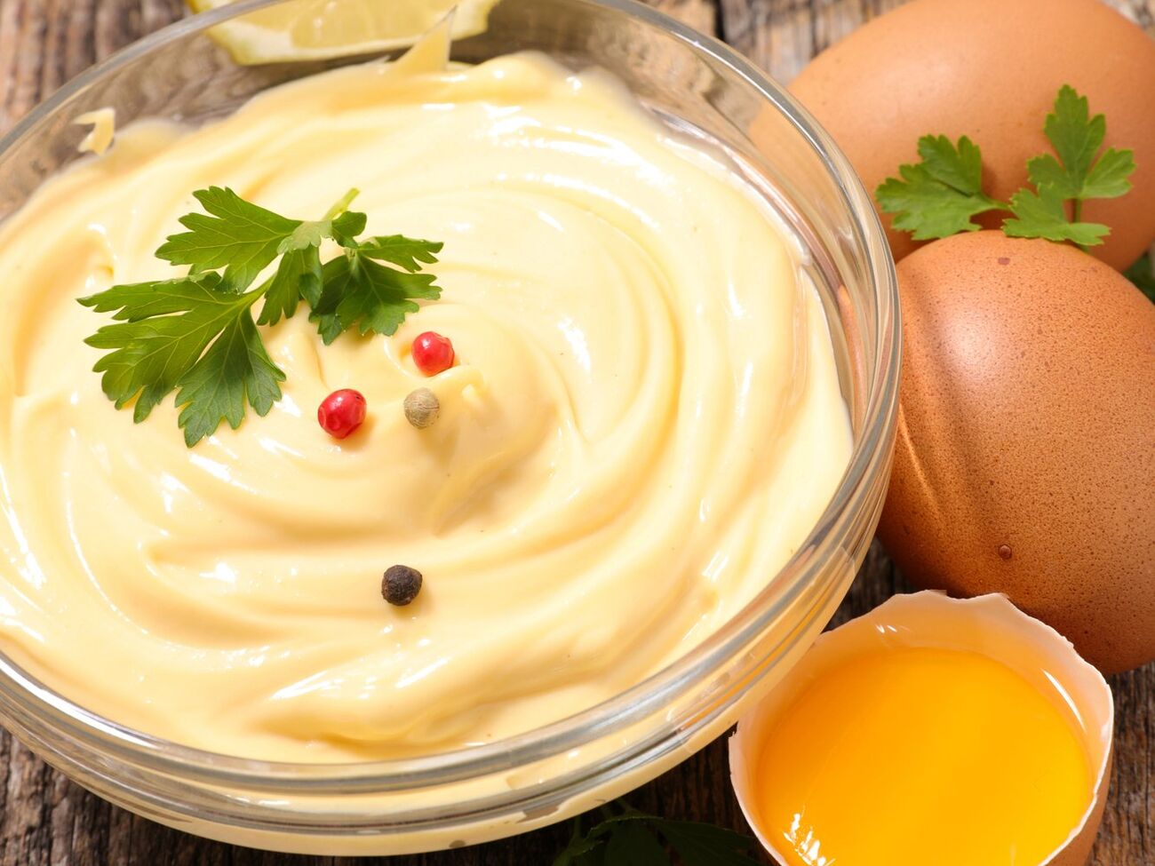 Основа майонеза – яичные желтки
