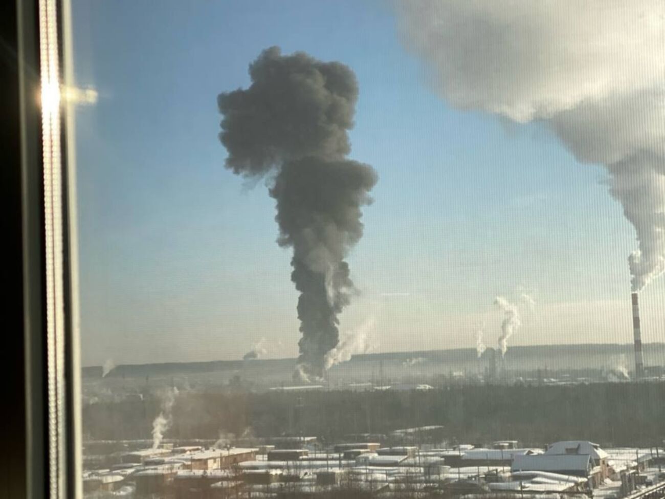 За однією з версій, НПЗ атакувало три дрони