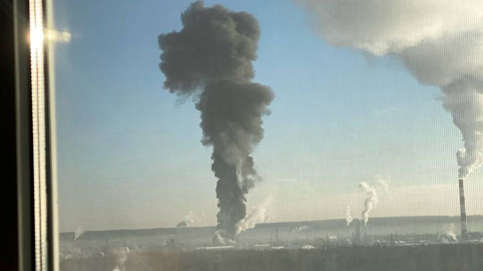 За однією з версій, НПЗ атакувало три дрони