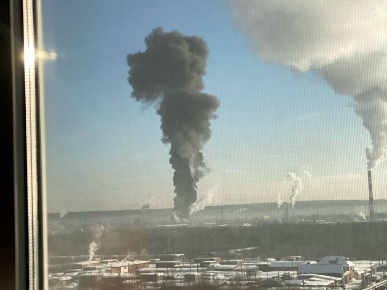 За однією з версій, НПЗ атакувало три дрони