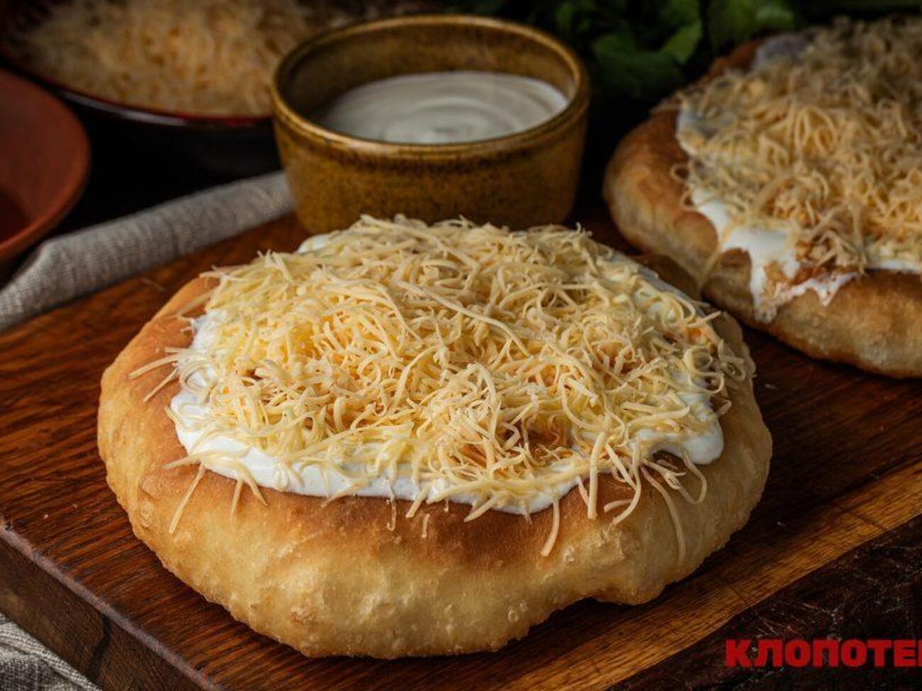 Блюдо подают горячим