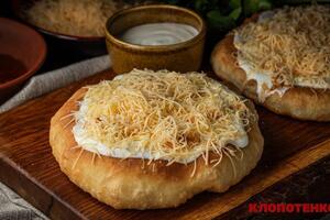 Блюдо подают горячим