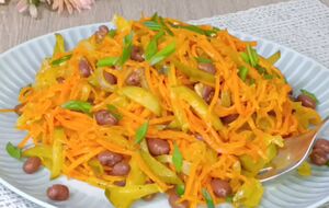 Салат можно подавать сразу, но, постояв в холодильнике, он становится еще вкуснее