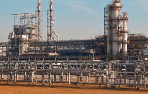 За словами співрозмовників, уражено установку первинної перегонки нафти CDU-1 на НПЗ