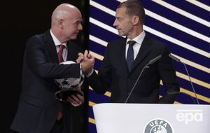 Чеферін (праворуч) сфотографувався з Інфантіно (ліворуч), який висловлювався про зняття бану з РФ