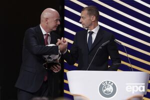 Чеферин (справа) сфотографировался с Инфантино (слева), который высказывался о снятии бана с РФ