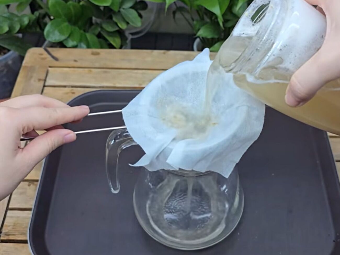 Для приготовления настоя понадобятся картофельные очистки