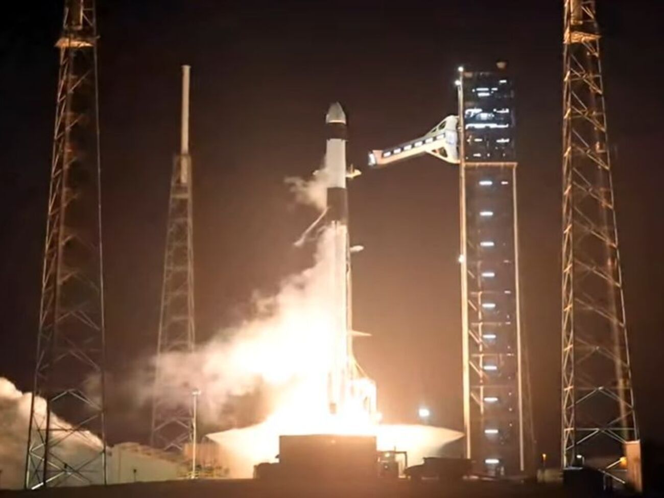 Корабль успешно запустили в космос