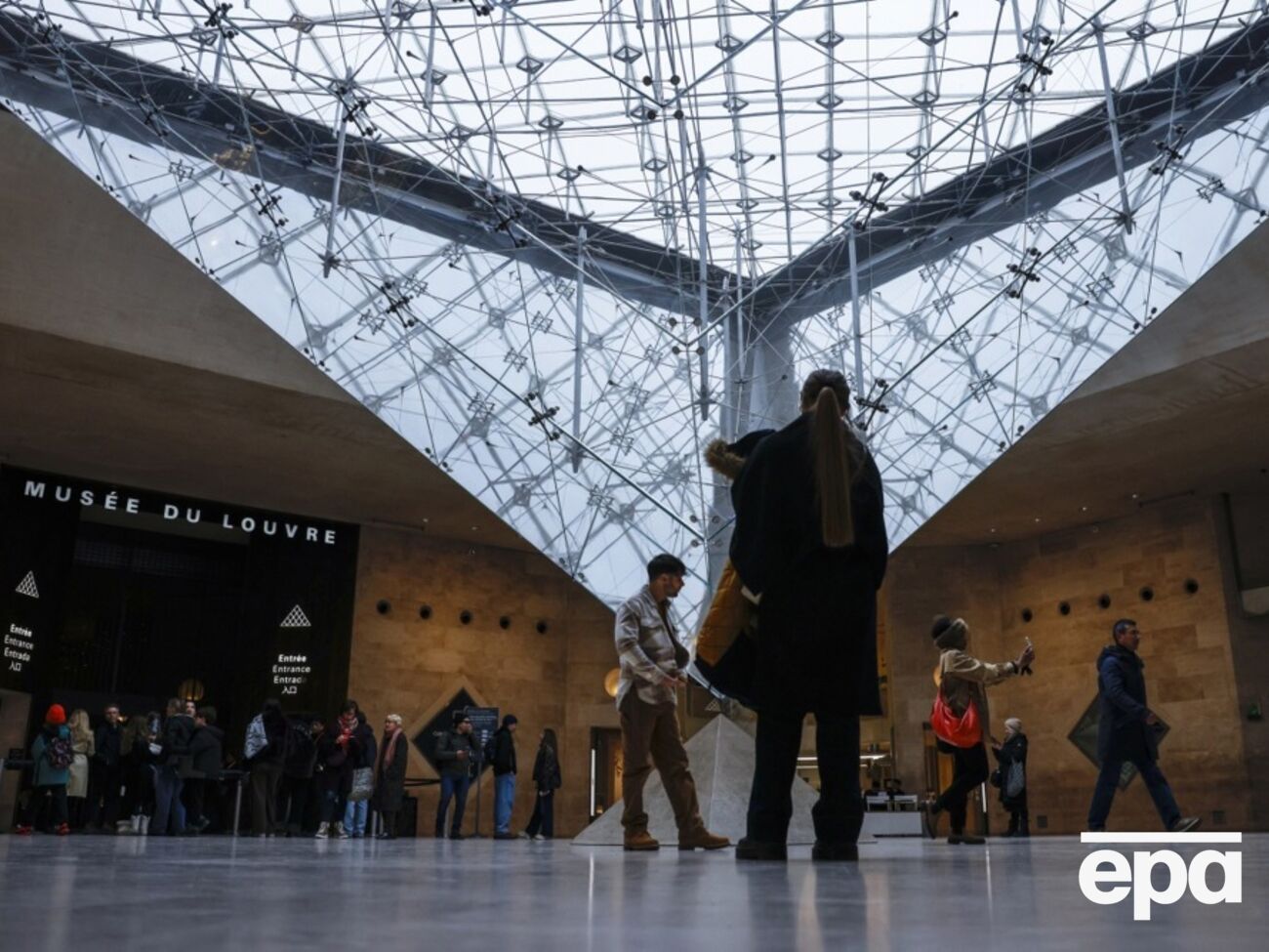 Среди задержанных – сотрудники Лувра