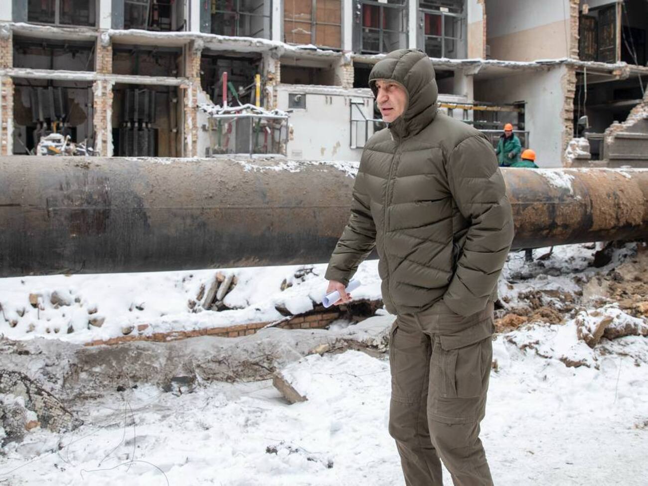 Вместо того, чтобы заниматься восстановлением систем жизнеобеспечения, работники КП вынуждены заниматься бумагами, сказал Кличко