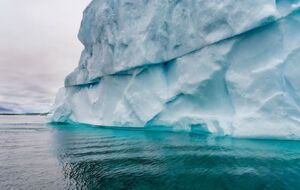 Таяние ледника угрожает людям