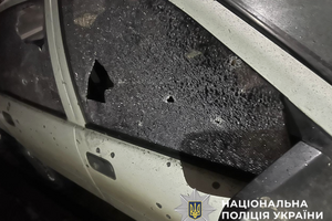 Через вибух було пошкоджено автомобіль