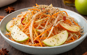 Салат будет вкуснее, если постоит в холодильнике около 30 минут после приготовления