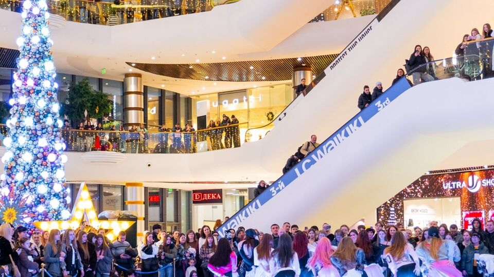 Паблики пишут, что мужчина упал с высоты одного этажа