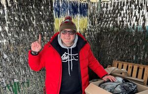 Волонтерский штаб обороны Кременчуга передает медикам, в частности, аптечки и комплекты экстракторов