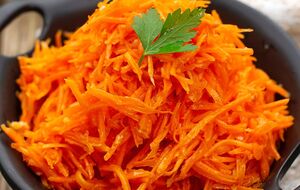 Для страви візьміть 3 ст. л. дев'ятивідсоткового оцту