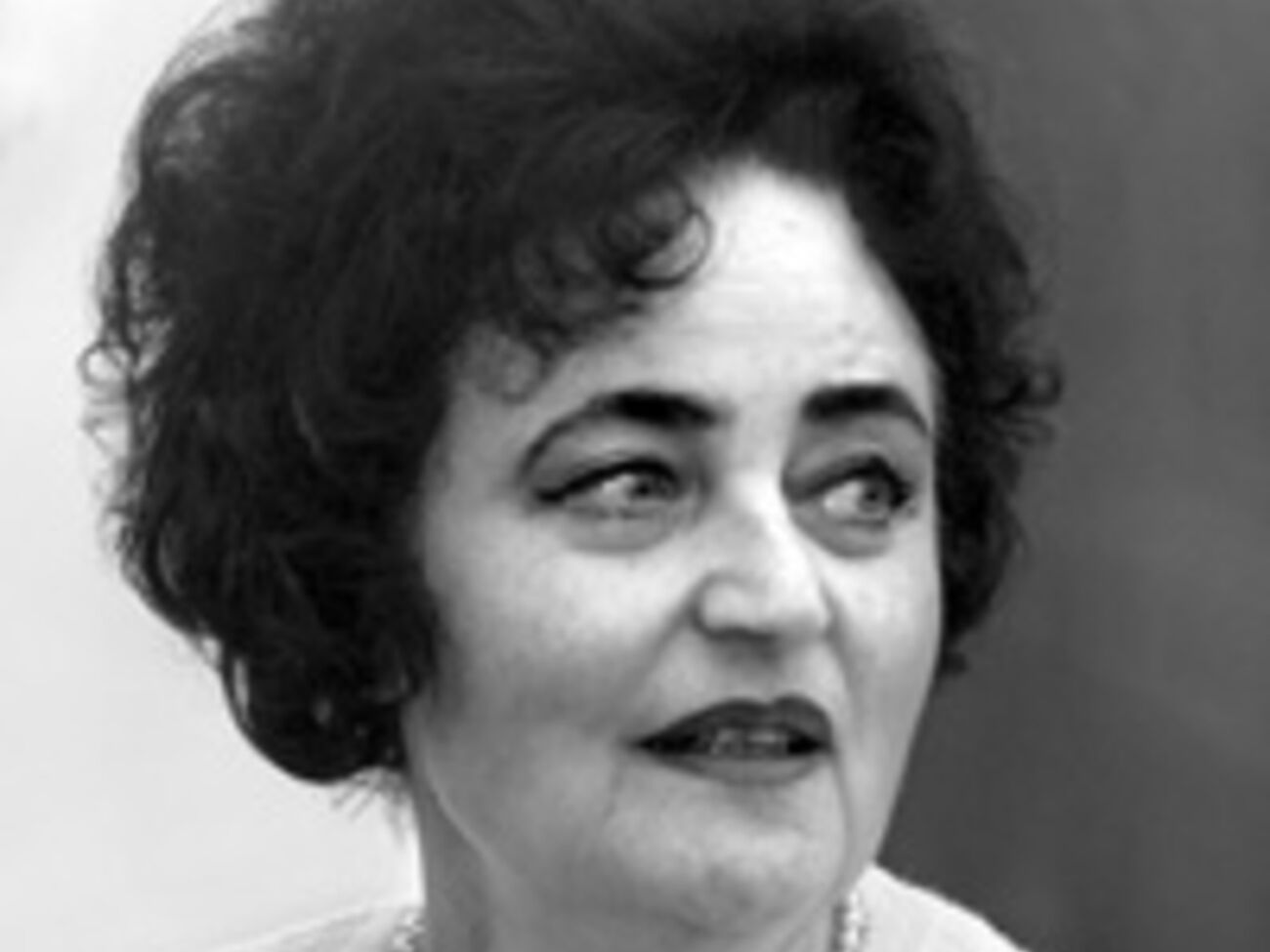 Юрченко народилася 14 березня 1943 року в Харкові, дитинство її минуло в Полтаві