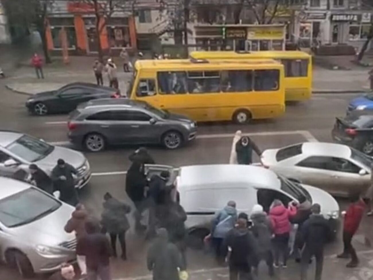 Военнослужащим повредили служебный автомобиль и средства видеофиксации, добавили в ТЦК