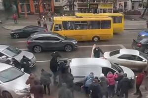 Военнослужащим повредили служебный автомобиль и средства видеофиксации, добавили в ТЦК