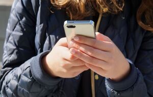 Основные обвинения в РФ связаны с "экстремизмом", "дискредитацией армии" и распространением фейков об армии