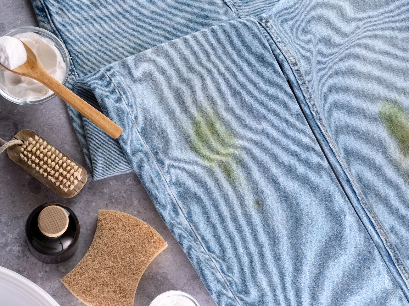 Пятна можно убрать, используя простые средства