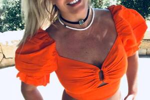 Спирс выложила видео зажигательного танца