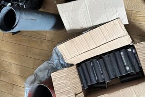 Під час обшуків правоохоронці вилучили компоненти для саморобної бомби, камери відеоспостереження й сім-картки