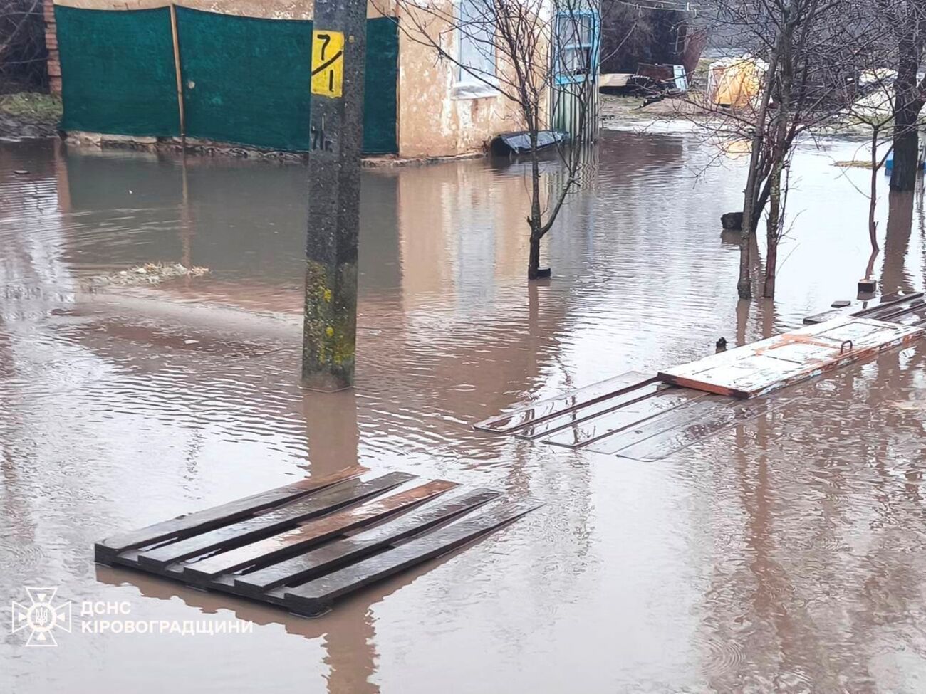 Лише вранці 16 лютого рятувальників 120 разів залучали до ліквідації наслідків підтоплень у Кіровоградській області