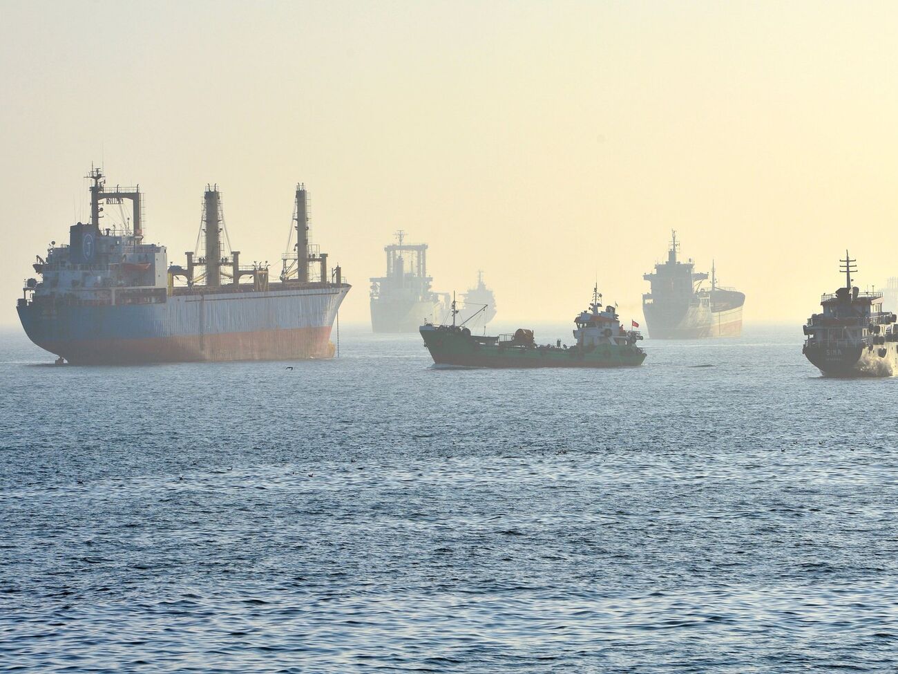 За даними аналітиків, видобуток нафти в Росії може впасти на 300 тис. б/д між березнем і травнем