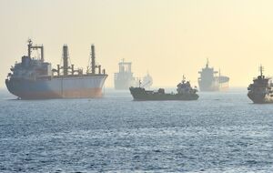 За даними аналітиків, видобуток нафти в Росії може впасти на 300 тис. б/д між березнем і травнем