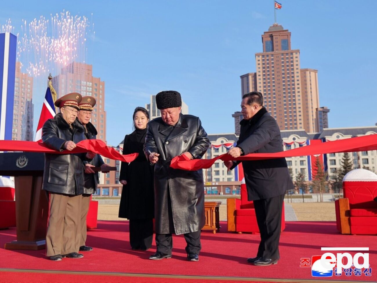 Ким Чен Ын назвал "мучениками" северокорейских военных, которые погибли "на полях боев в далекой чужой земле"