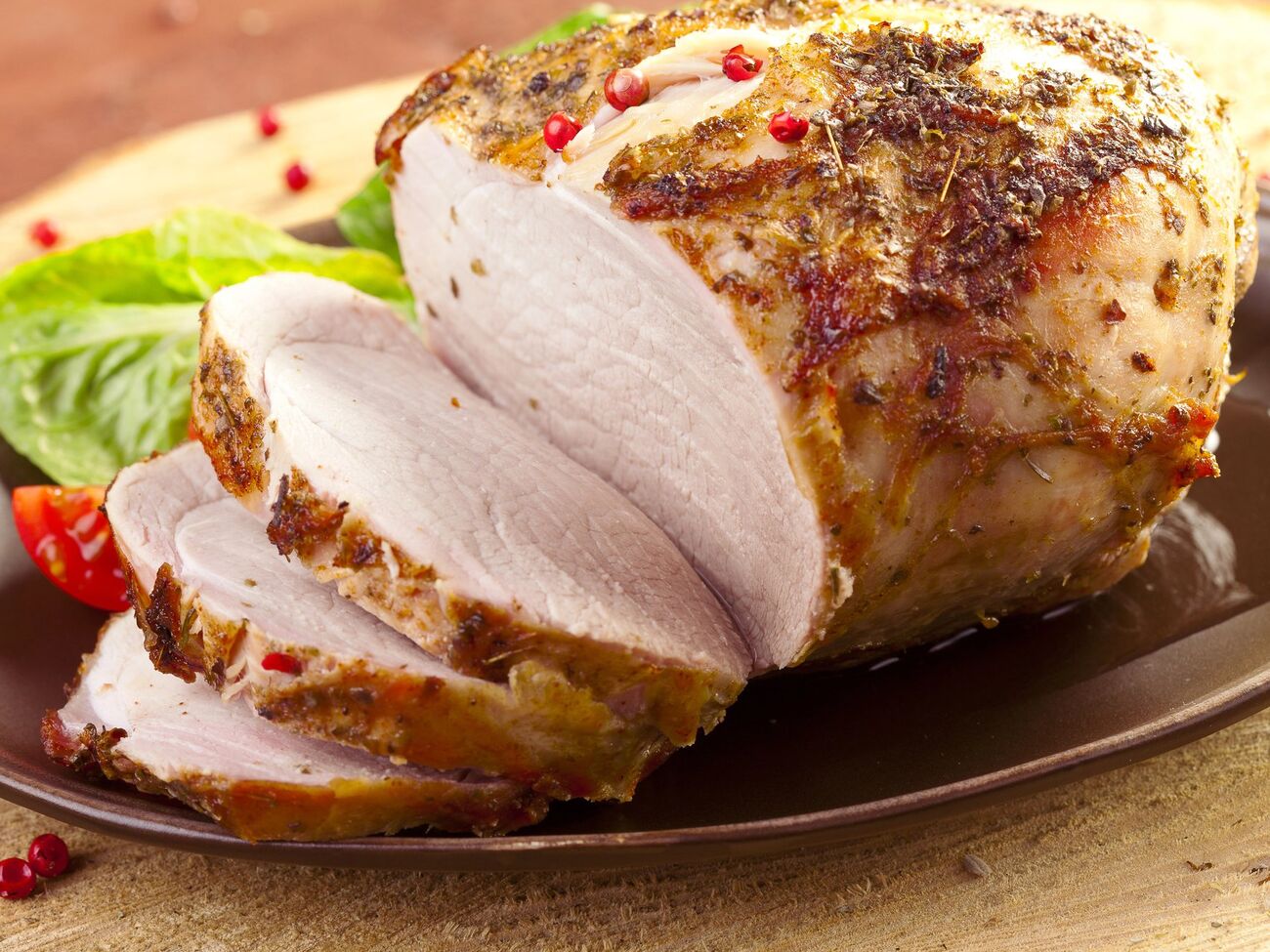 На 1 кг свиной корейки понадобится 1 ст. л. соли