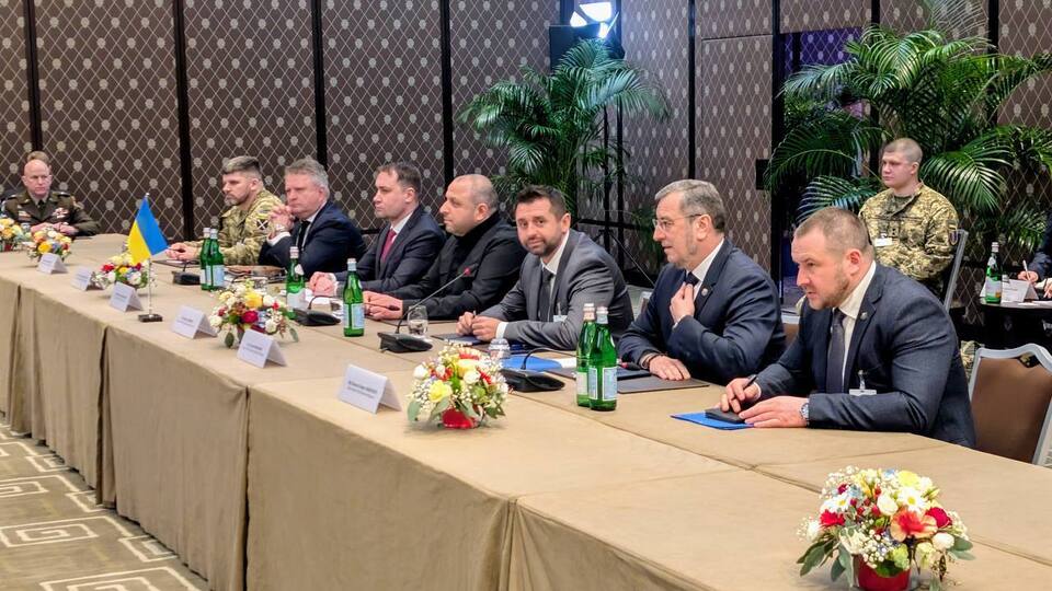 ЗМІ написав про різні бачення представників української делегації щодо мирного врегулювання