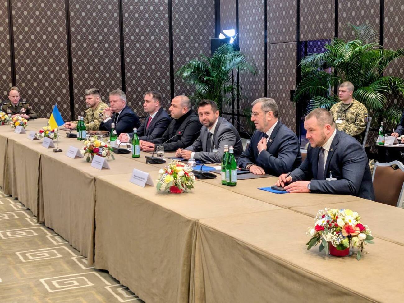 СМИ написало о разных видениях представителей украинской делегации относительно мирного урегулирования