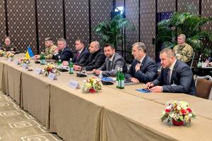 СМИ написало о разных видениях представителей украинской делегации относительно мирного урегулирования
