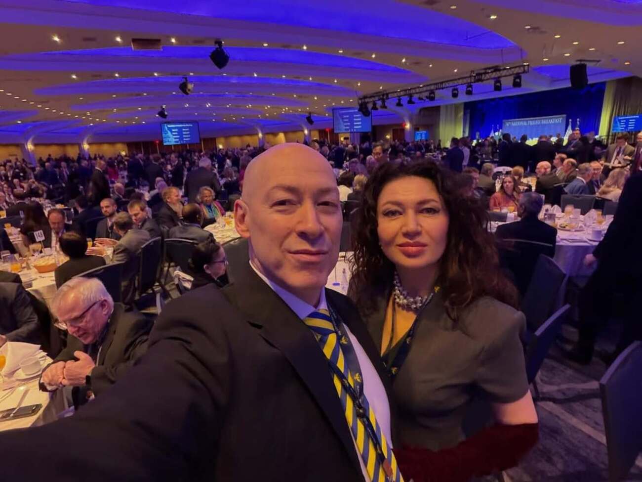 Вихід ЗСУ з Донбасу, вибухи в Москві, енергетичне перемир'я, Монатік – "син Коломойського". Стрим Бацман із Гордоном. Трансляція