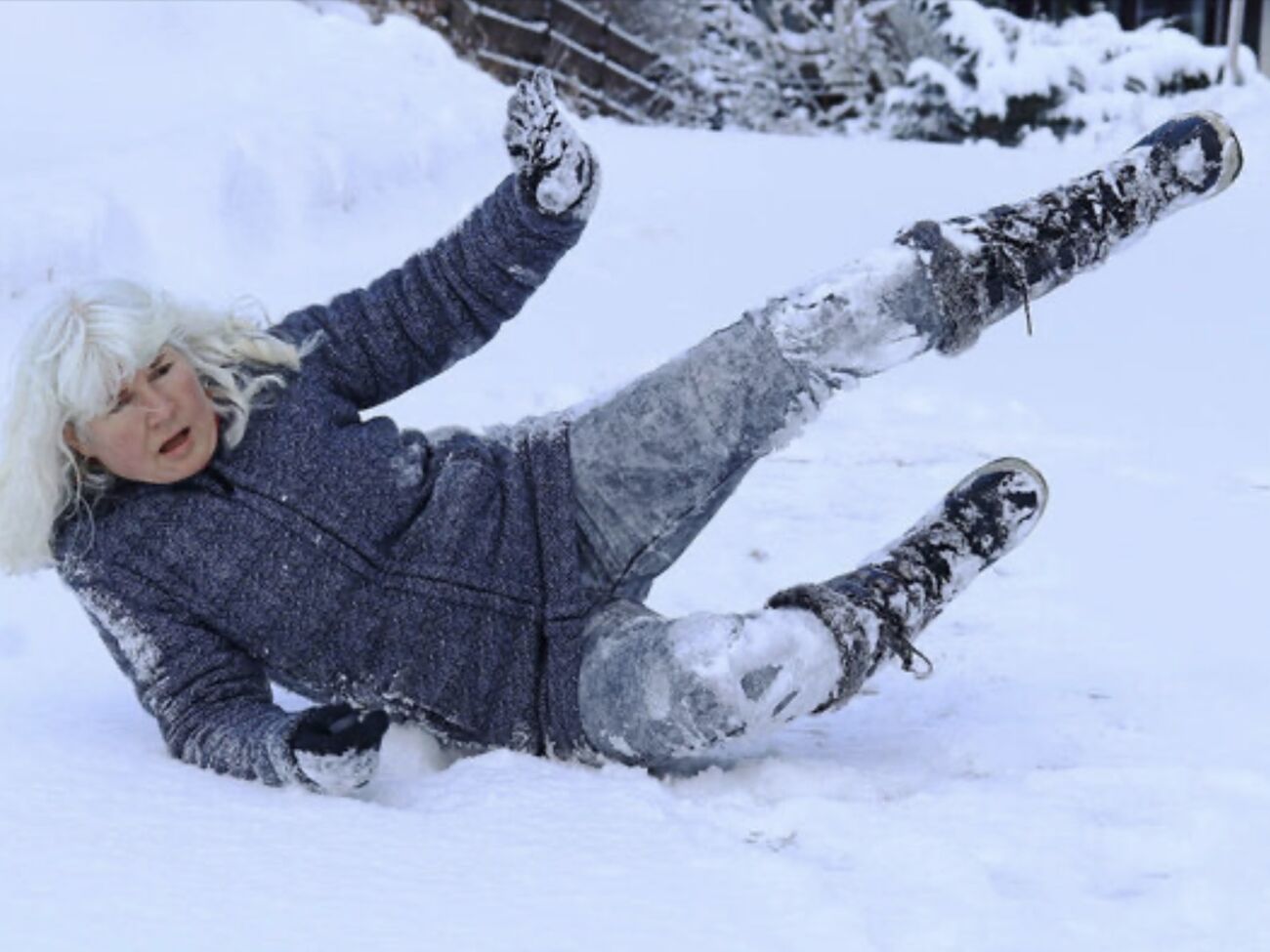 Лучше противогололедные средства использовать послойно