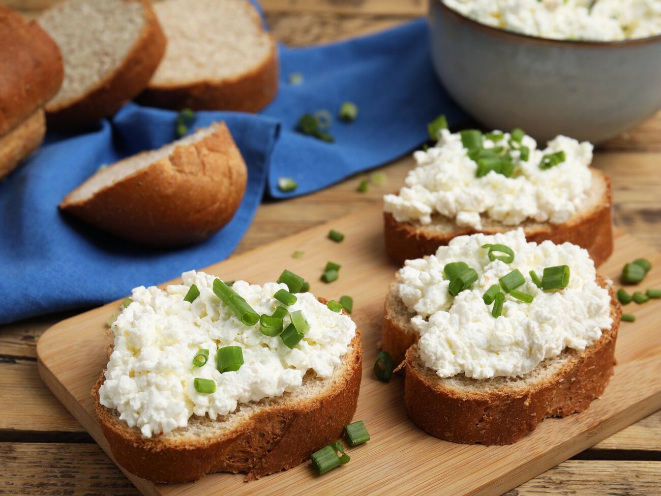 Для заправки возьмите 2 ст. л. 20-процентной сметаны