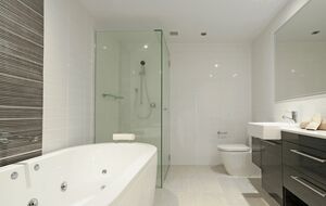 Используйте для мытья рук жидкое мыло з дозатором вместо твердого мыла