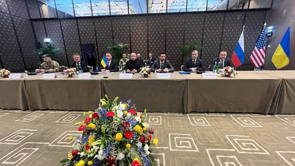 У перший день переговори в Женеві тривали приблизно шість годин, повідомили пропагандисти