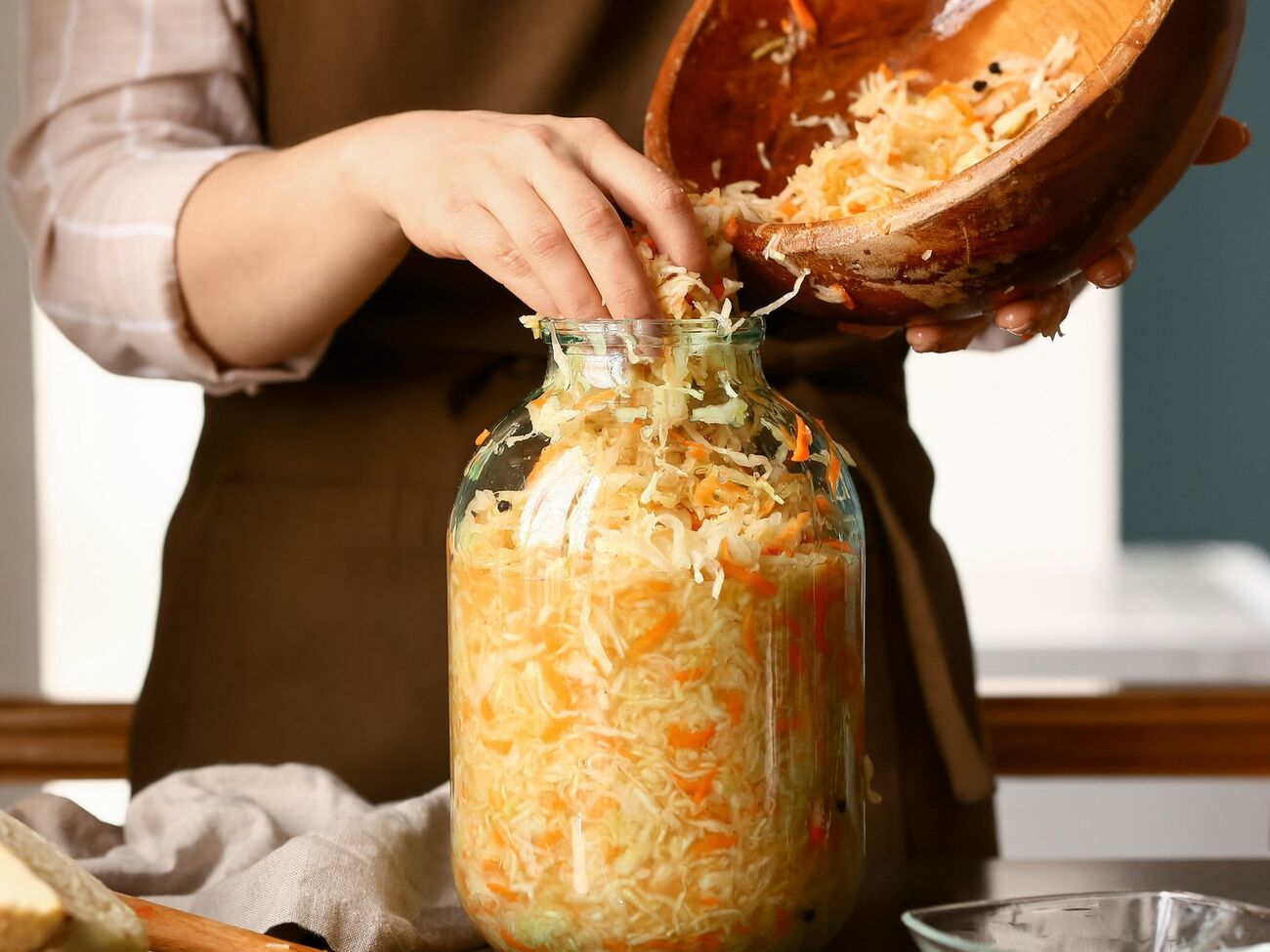 Для розсолу, крім солі, знадобиться цукор