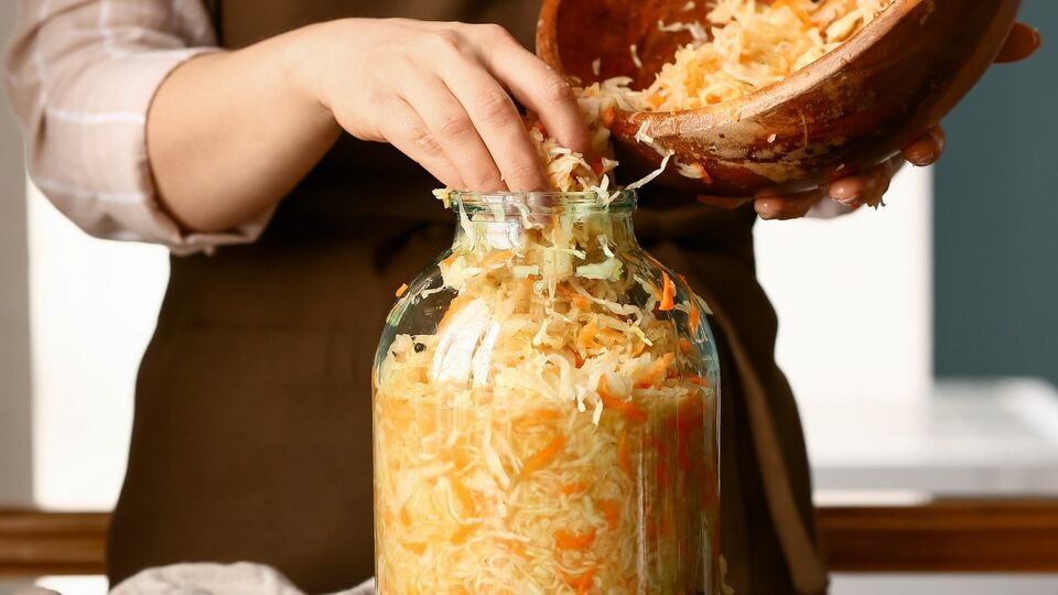 Для розсолу, крім солі, знадобиться цукор